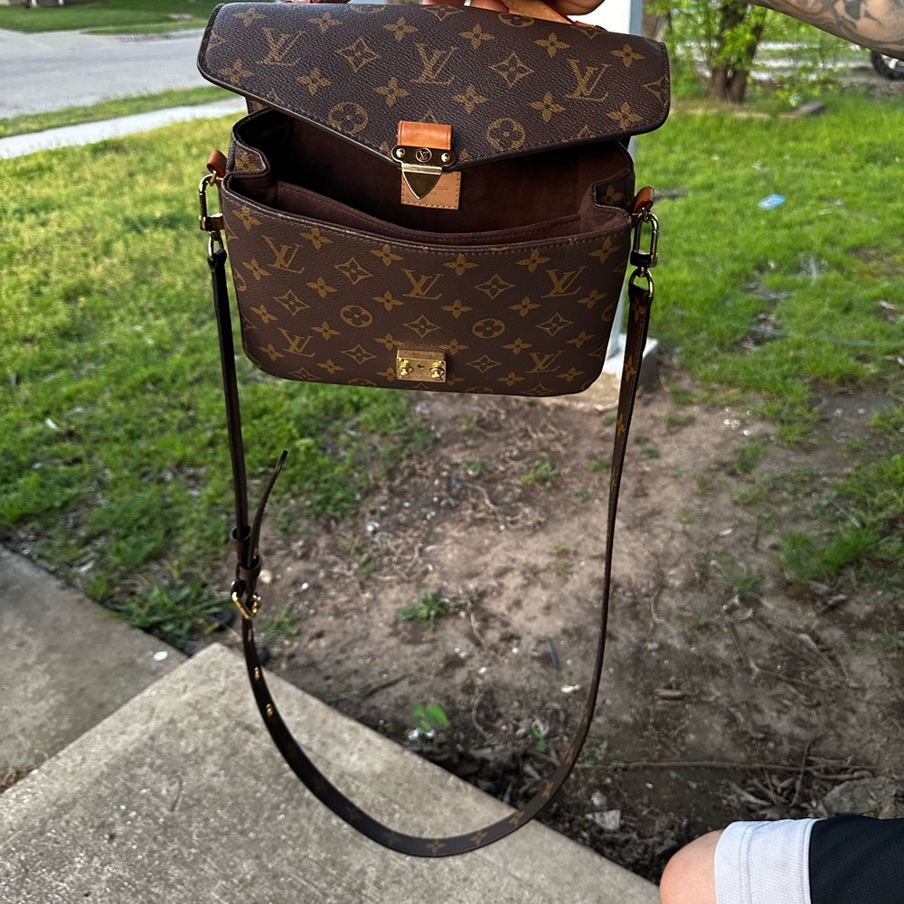 Louis Vuitton Pochette Métis Monogram